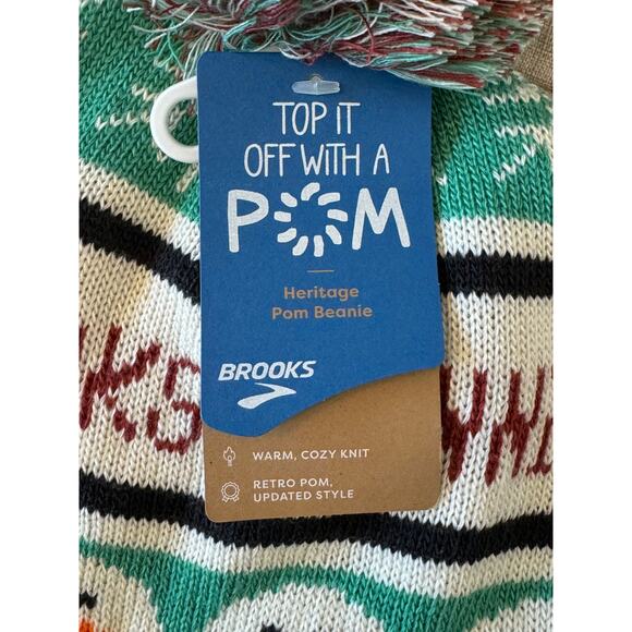 New ~ BROOKS RUNNING ~ Run Merry Pom Beanie - Picture 5 of 5
